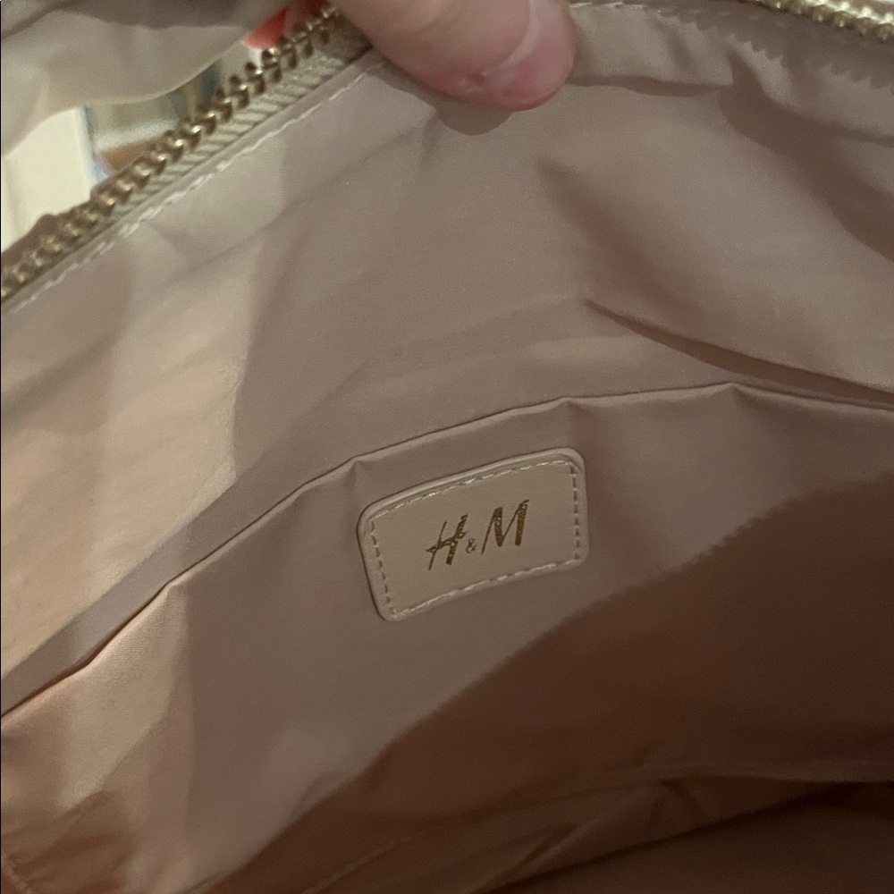 H&M Beige Quilted Shoulder Bag/NWT - Picture 13 of 14